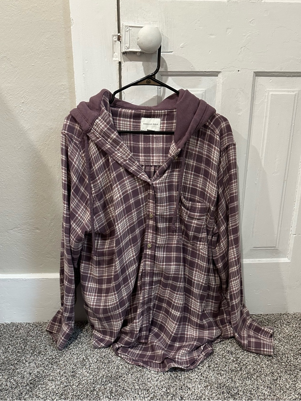 Women’s American Eagle Hooded Flannel in Mauve and cream